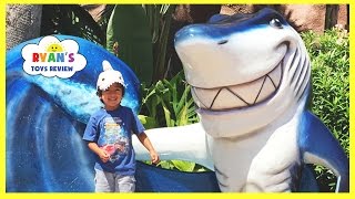 RYAN TOYSREVIEW at Underwater Theme Restaurant [upl. by Kirkpatrick520]