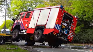 BERGING  Brandweervoertuig op zijn kant tijdens spoedrit Volvo FM 4x4🚒 [upl. by Beitris]