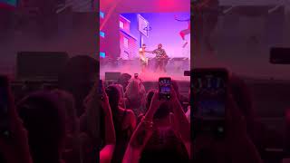 ¡Bad Bunny llega de sorpresa al concierto de Eladio Carrion [upl. by Hamlet]