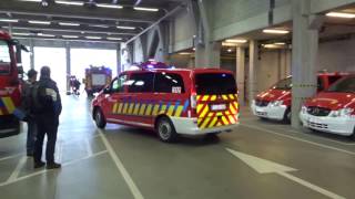 Uitruk brandweer Antwerpen gefilmd vanuit de kazerne 15042017 [upl. by Philipson402]